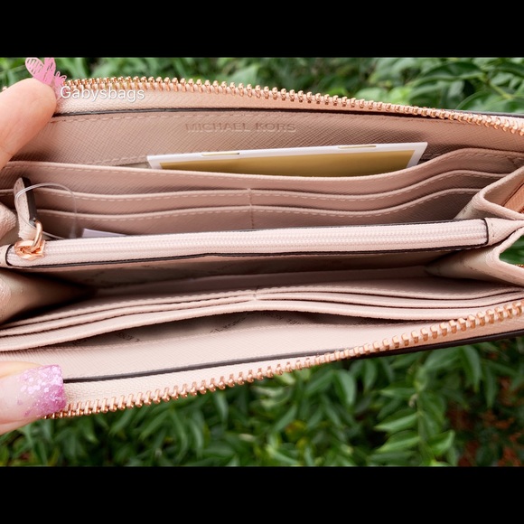 ‼️SALE‼️ 👜💕- Michael Kors Large Tote + Wallet - Picture 6 of 8